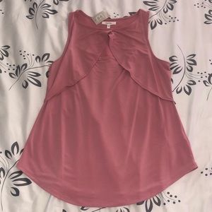 Tank-top with cute chest detail